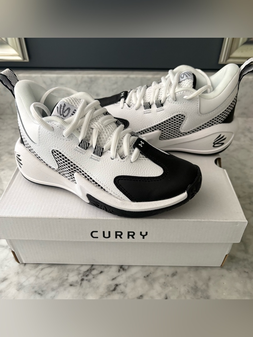 Under Armour Curry 3Z 25 SDE Little Kid
Basketball Shoe 12K Lace Up Black White